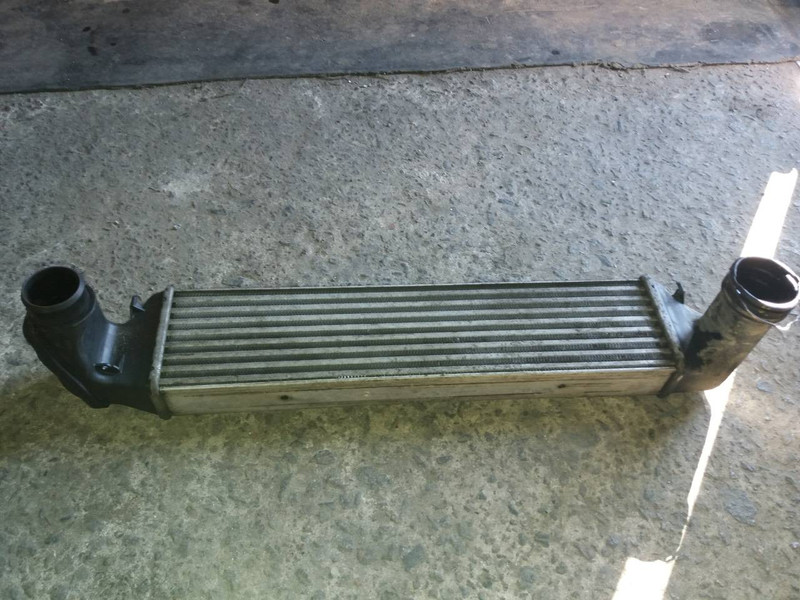 Радиатор интеркулера 07517786351   BMW 3 Series