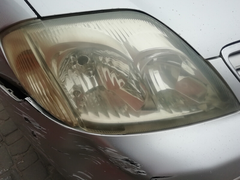 Скло фари праве Toyota Corolla E120  2005 1.6 Бензин 