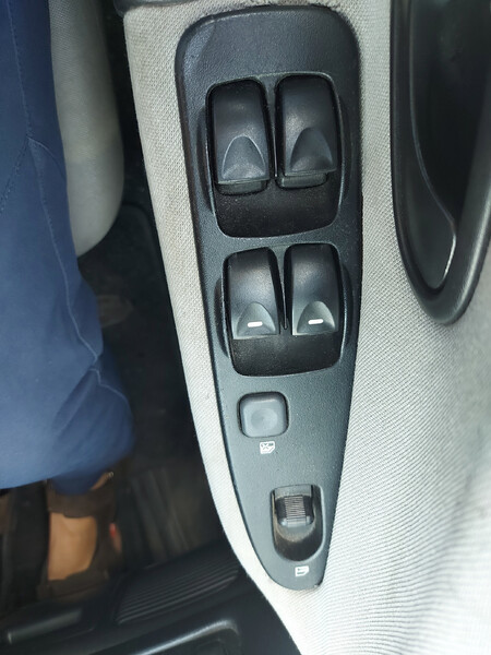Конопки стеклоподьёмника Mitsubishi Carisma  2003 хэтчбек 1.8 Бензин Васильков