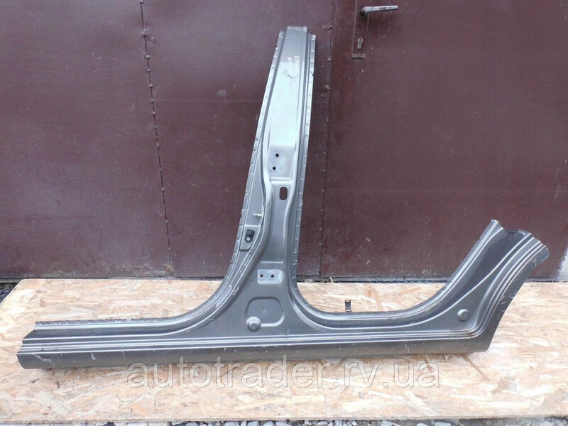 Поріг кузова Hyundai Accent  2014 1.6 Бензин 