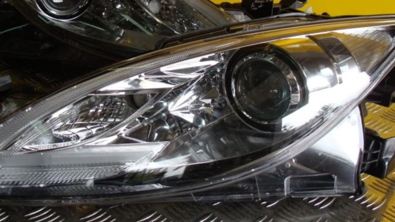 Фара левая и правая би ксенон Mazda 6  2010 2.5 Бензин Киев