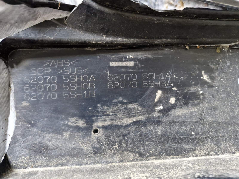 Решетка бампера под парктроники Nissan Leaf 2 2019 хетчбек 2.0 Электро 