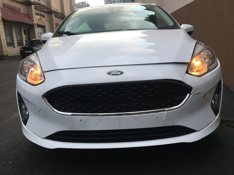 Решетка радиатора с хромом Ford Fiesta  2017 хэтчбек 1.0 Бензин Киев