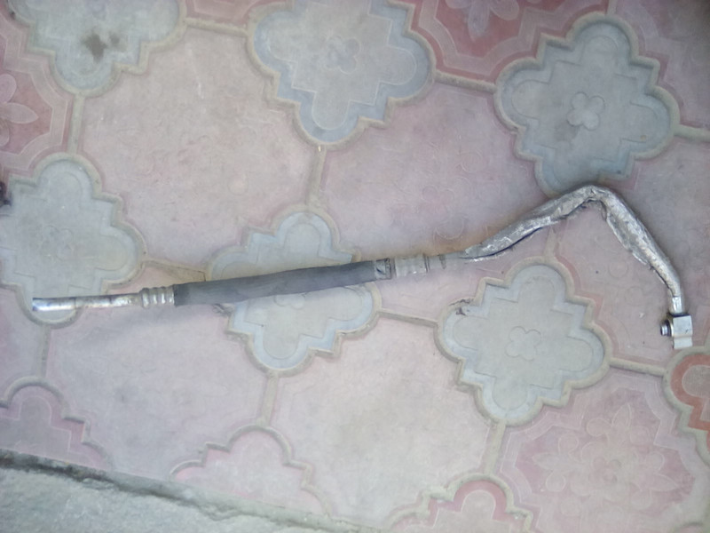 Трубка кондиціонера Ford Transit  2005 2.0 Дизель 