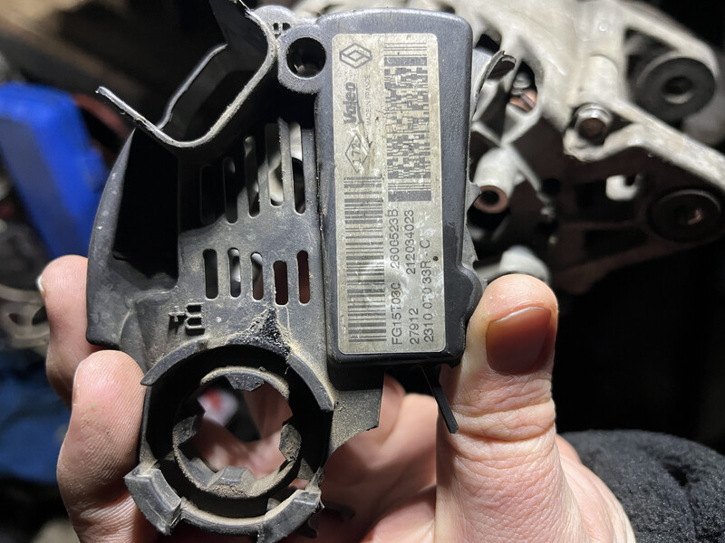 Генератор Renault Megane 3 универсал 2012 г.  1.6 л дизель