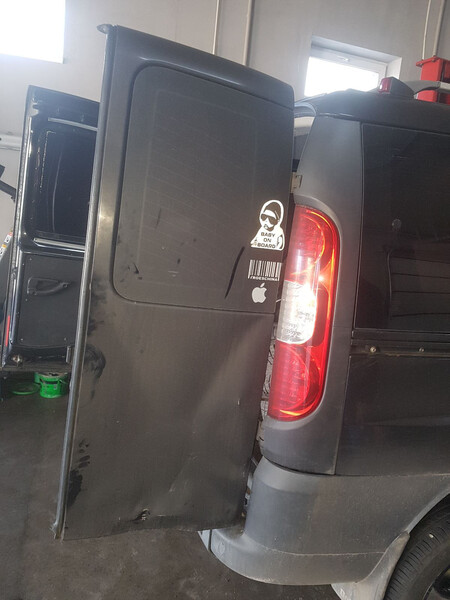Дверь задняя правая распашная под стекло Fiat Doblo  2009 1.4 Бензин Киев