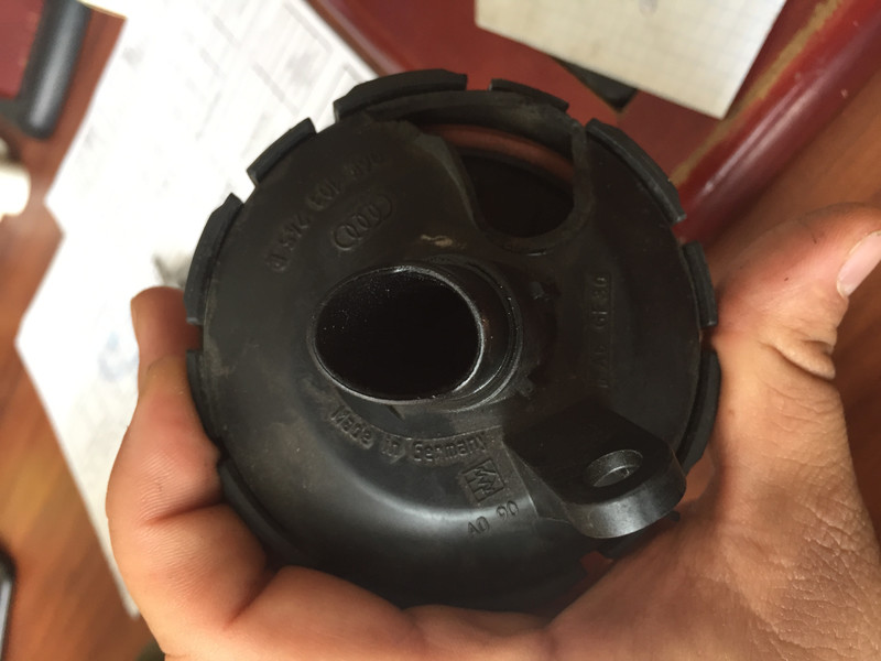 Клапан отвода воздуха из картера Audi A6 C6  2008 2.8 Бензин Славянск