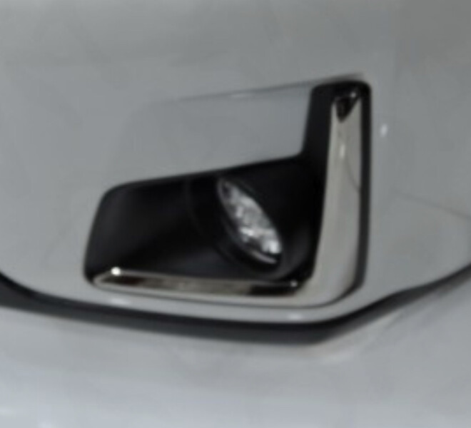 Решетка бампера Subaru XV 2014 г.  2.0 л бензин Киев