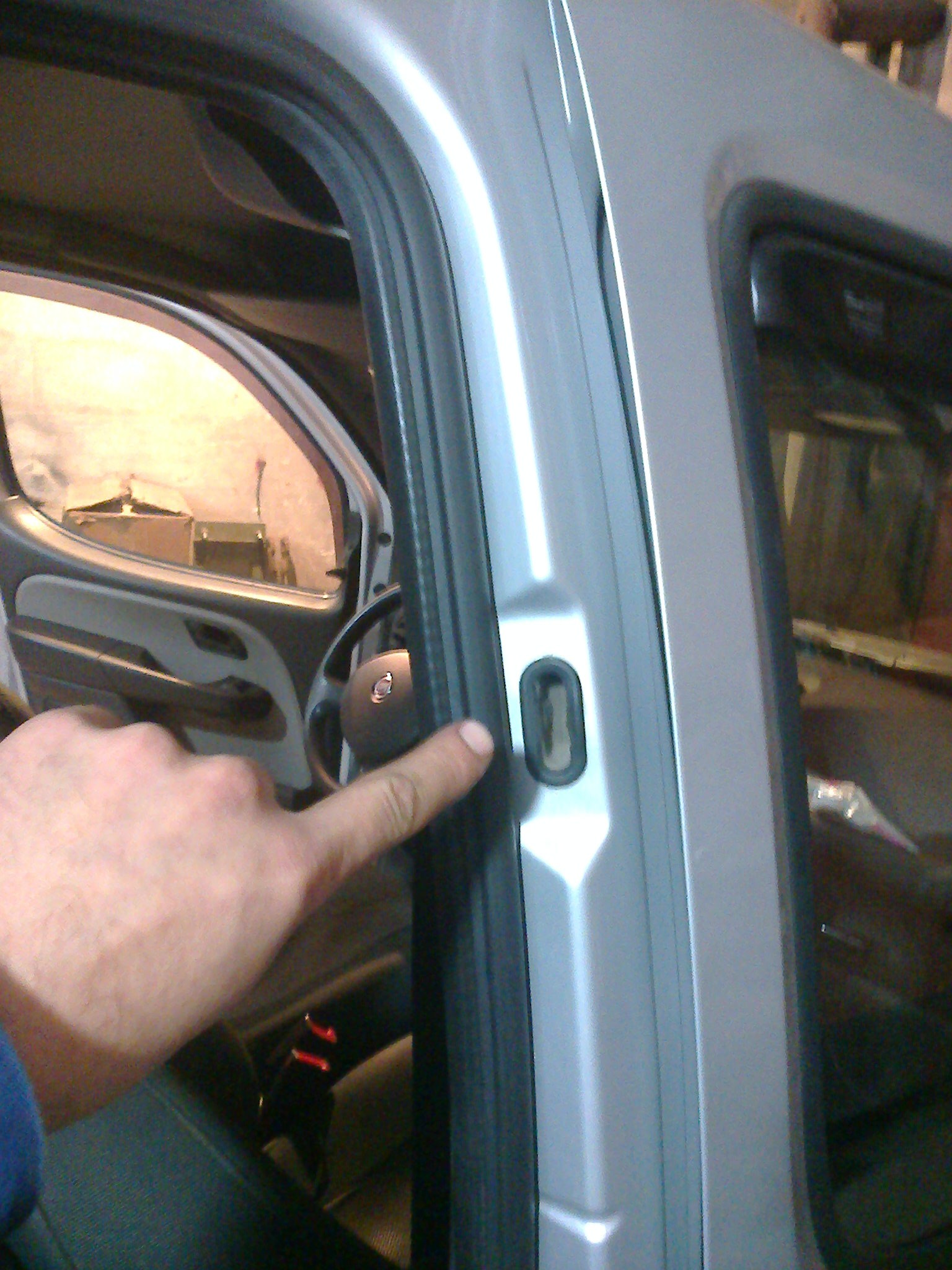 Накладка задней двери Fiat Doblo  2008 1.4 Бензин Мариуполь