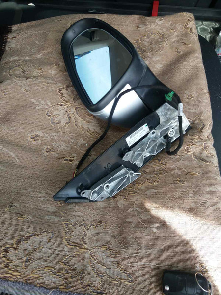 Зеркало правое 1T1 857 502 AF 9B9   Volkswagen Touran