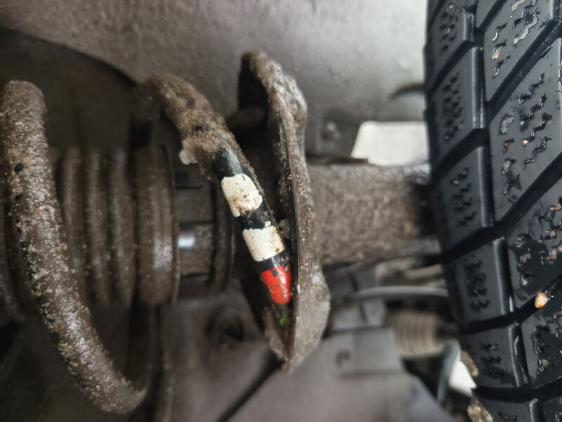 Пружина передня Volkswagen Caddy 3  2010 2.0 Бензин 