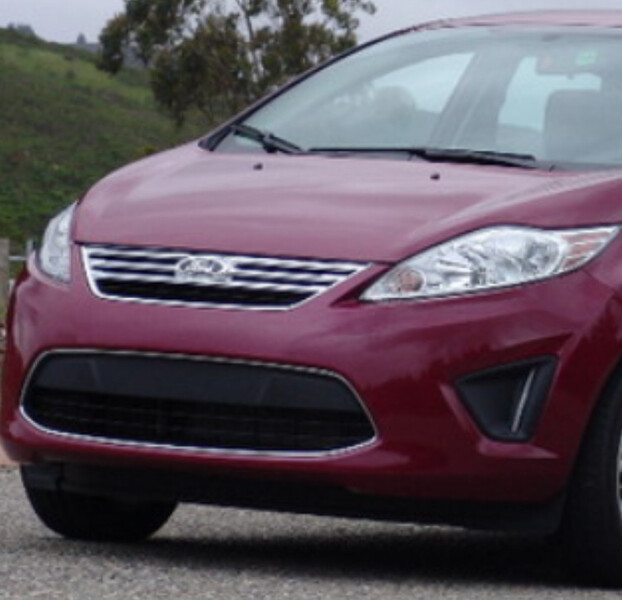 Бампер передний и решетка низ Ford Fiesta MK7  2012 1.6 Бензин Шостка