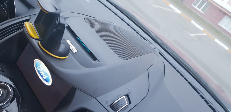 Верхняя часть торпеды к лобовому и козырек по центру Ford Escape  2014 универсал 1.6 Бензин Харьков