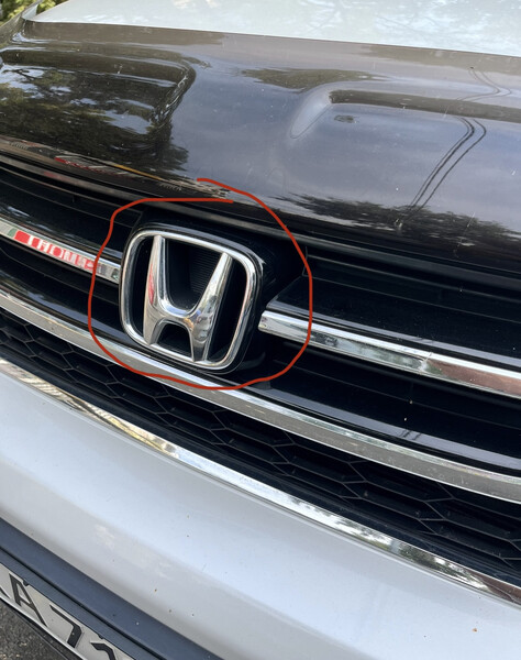 Эмблема передняя с накладкой или отдельно накладку Honda CR-V 4  2012 2.0 Бензин Киев