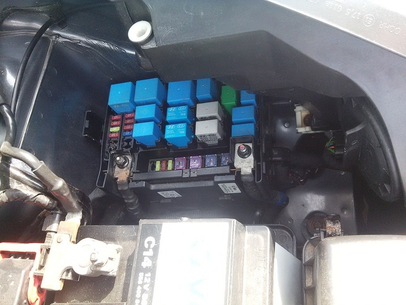 Блок предохранителей Kia Venga  2010 хэтчбек 1.4 Дизель Ровно