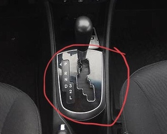 Пластиковая накладка на селектор переключения акпп Hyundai Accent  2012 хэтчбек 1.6 Бензин Днепр