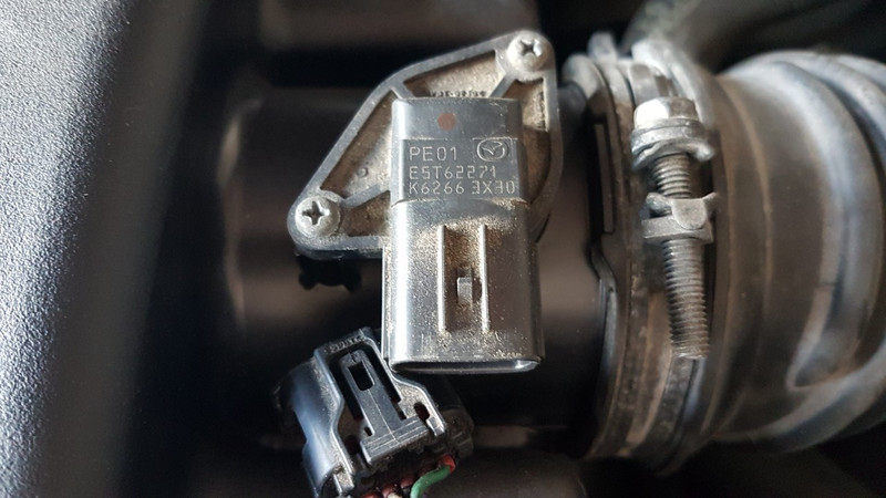 Расходомер воздуха PE01-13-215   Mazda 3, Mazda 6, Mazda CX-5