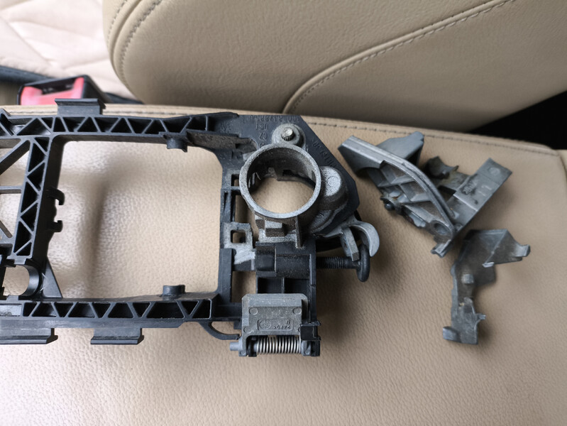 Ручка передня ліва Volkswagen Passat B6  2006 2.0 Бензин Васильков