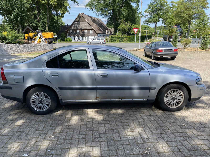 Молдинг двери Volvo S60 2004 г.  2.4 л дизель Ровно