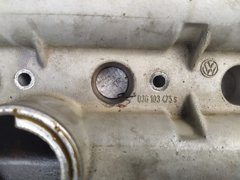 Крышка распредвала Volkswagen Golf 4  2001 хэтчбек 1.4 Бензин Жмеринка