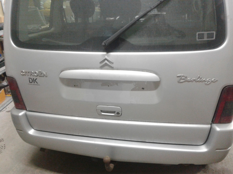 Пластик крышки багажника Citroen Berlingo  2004 универсал 1.6 Бензин Киев