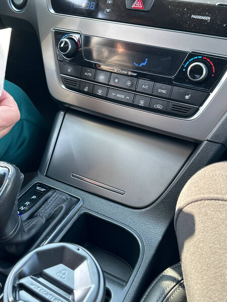 Центральный бардачек Hyundai Sonata 7  2016 2.0 Бензин 