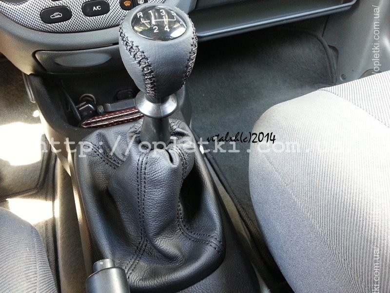 Чехол ручки кпп, и кпп Chevrolet Lacetti  2005 1.8 Бензин Меловое