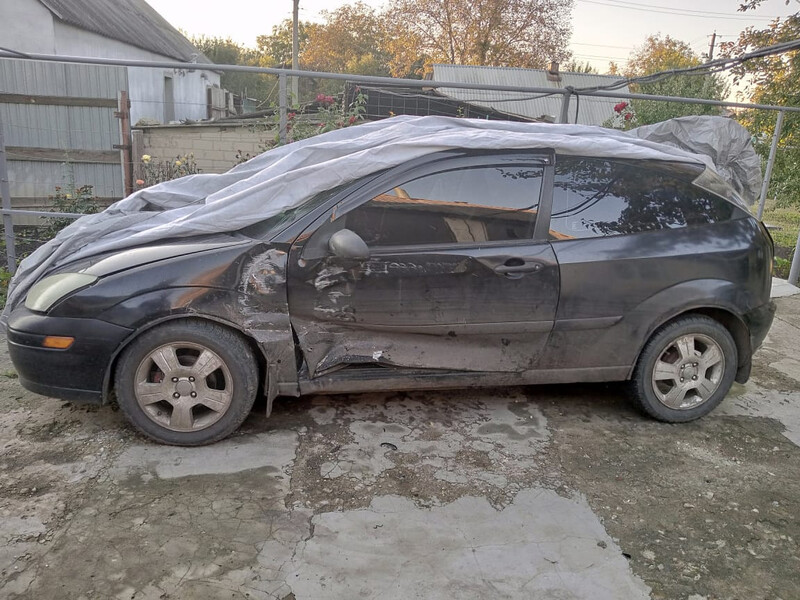 Двері передні ліві Ford Focus  2004 хетчбек 2.0 Бензин 