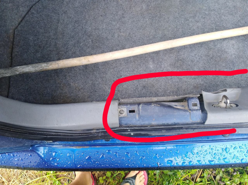 Накладка крышки багажника Nissan Primera P11  1998 хэтчбек 1.6 Бензин Ровно