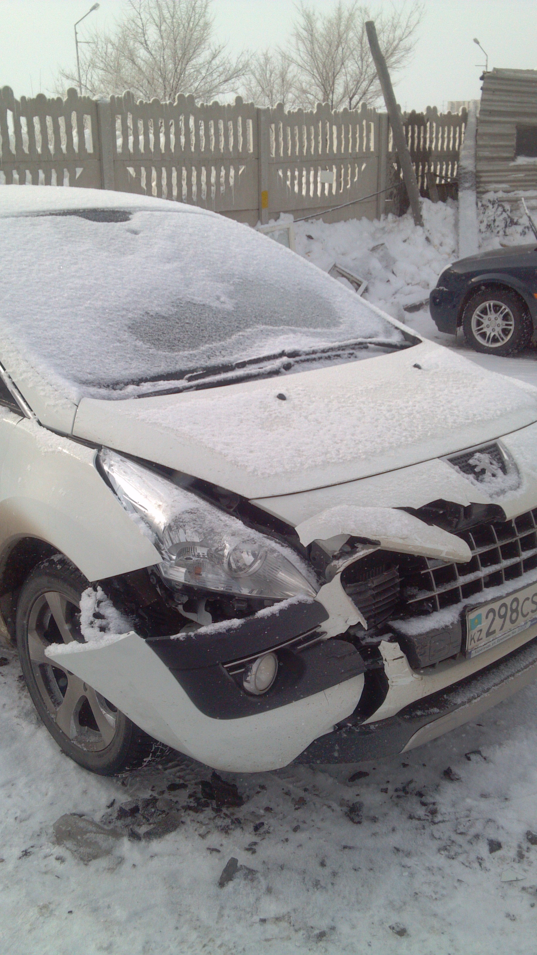 Бампер Peugeot 3008  2013 1.6 Бензин Киев