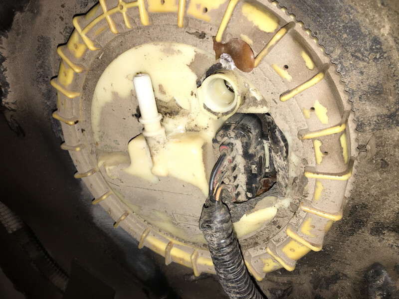 Топливный насос Volvo C70 купе 2011 г.  2.5 л бензин Ровно