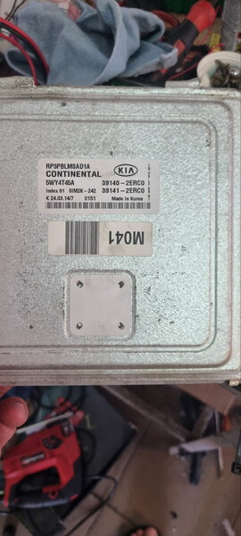 Блок керуванна двигуном Kia Carens 4  2014 