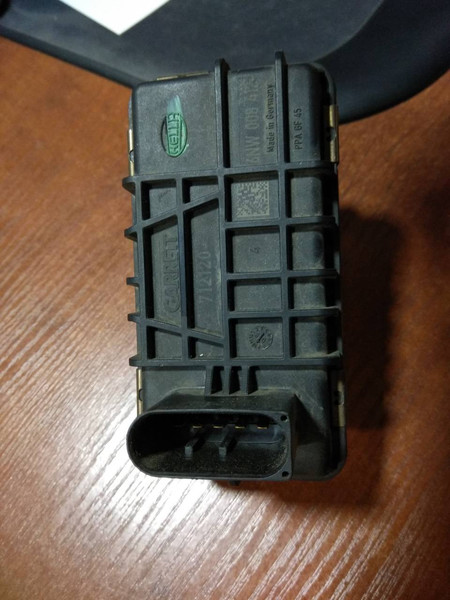 Привід заслінки турбокомпресора 6NW008412   BMW 5 Series, Chrysler 300 C, Ford Mondeo, Jaguar X-Type, Jeep Grand Cherokee, Mercedes CL-Class, Mercedes E-Class, Mercedes GL-Class, Mercedes M-Class, Mercedes S-Class, Peugeot 407, Volkswagen Touareg, Volvo XC90