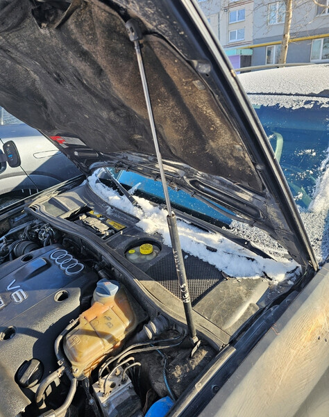 Газовый упор капота Audi A6 C5  2000 универсал 2.5 Дизель Харьков