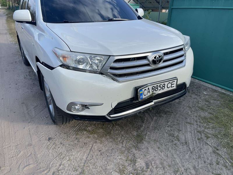 Решетка бампера нижняя, молдинг Toyota Highlander  2011 3.5 Бензин 