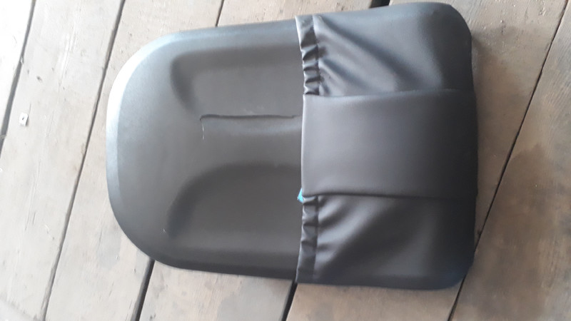 Пластиковая крышка спинки переднего пассажирского сиденья Hyundai ix35  2012 2.0 Бензин Киев