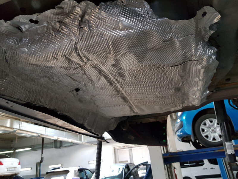 Экран защитный под глушителем Volvo XC60  2018 2.0 Бензин 