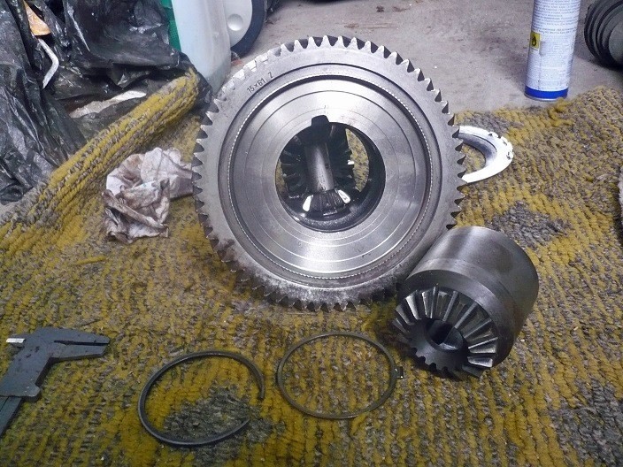 Стопорное и опорное кольцо планетарки Volvo V40  1996 1.8 Бензин Николаев