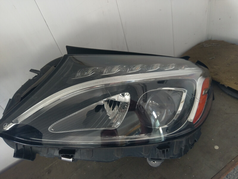 Фара правая Mercedes C-Class 205 2015 г.  2.0 л бензин Киев