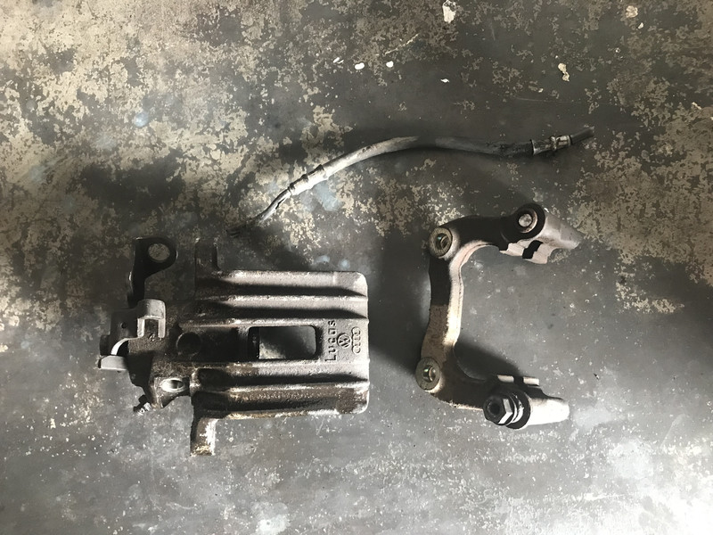 Тормозной суппорт задний Volkswagen Bora  2002 1.6 Бензин Мариуполь