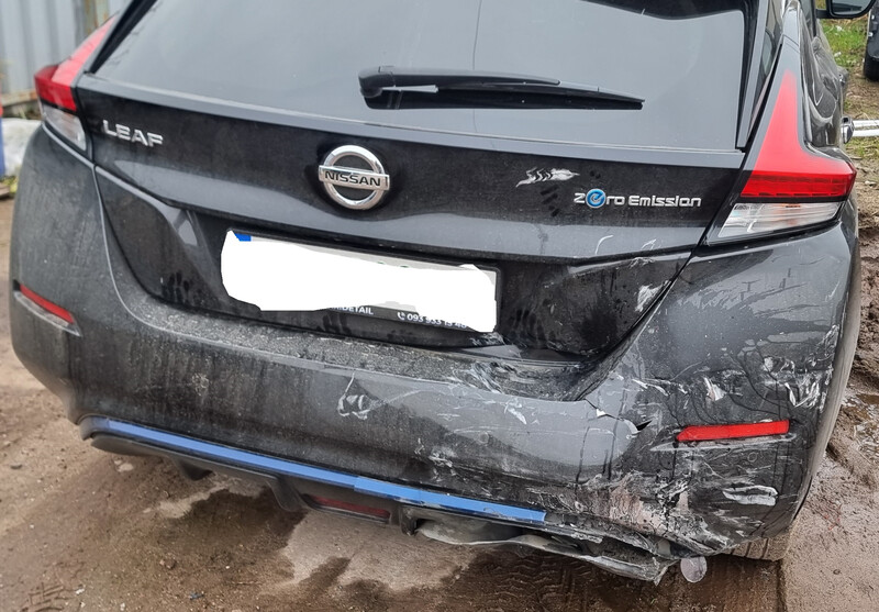 Передний бампер в сборе и задний бампер Nissan Leaf ZE1 2018 