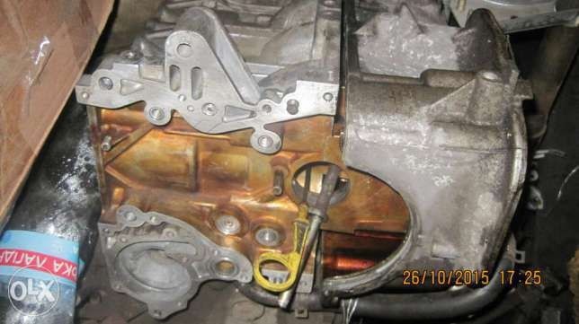 Верхний поддон Nissan Micra K12  2006 хетчбек 1.4 Бензин 