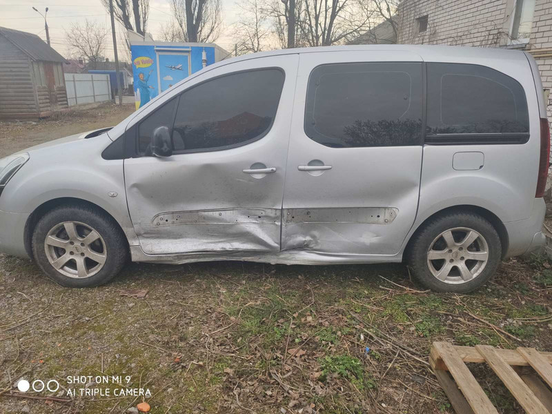 Поріг кузова лівий Citroen Berlingo  2010  Дизель 