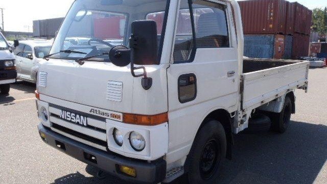 Передние повороты Nissan Kubistar  1986 2.0 Бензин Одесса