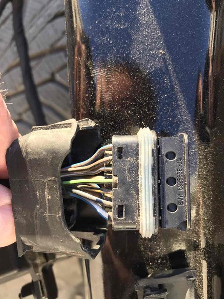 Разьем (фишка) на передние led фары BMW X6 4.0d 2012 купе 3.0 Дизель 