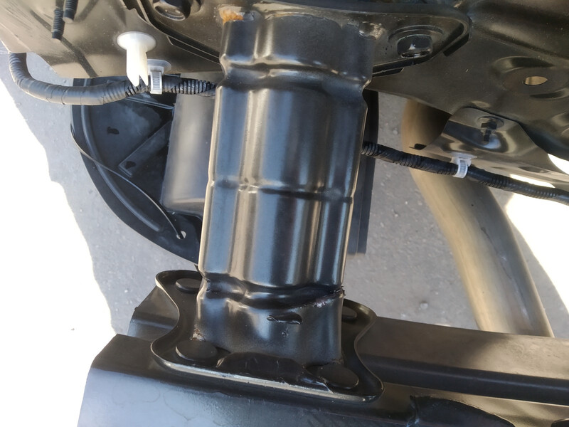 Пятаки, упоры заднего усилителя бампера Nissan Rogue  2016 2.5 Бензин 