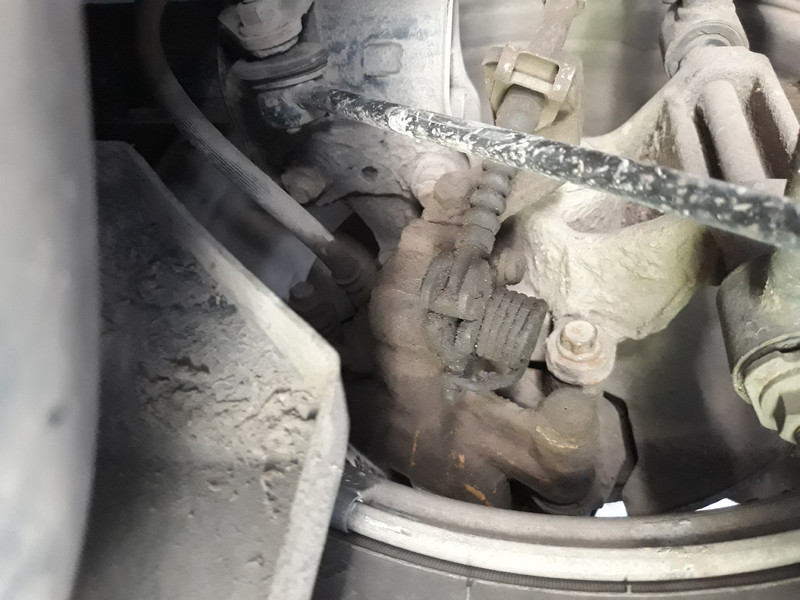 Тормозной суппорт задний Mazda 626  1998 универсал 2.0 Бензин Кривой Рог