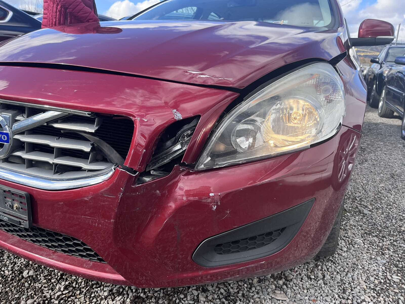 Фара передняя Volvo S60 2010 г.  2.0 л дизель Стрый