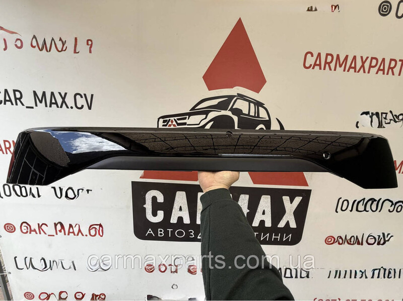 Накладка кришки багажніка Mitsubishi Shogun  2006 2.5 Дизель Павлоград