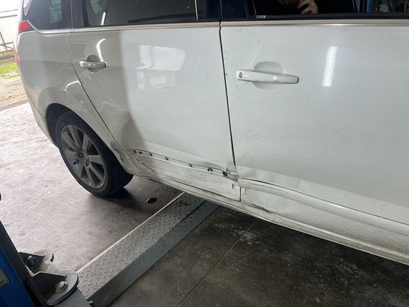 Двері передні праві та задні праві Peugeot 5008  2012 1.6 Дизель Городенка